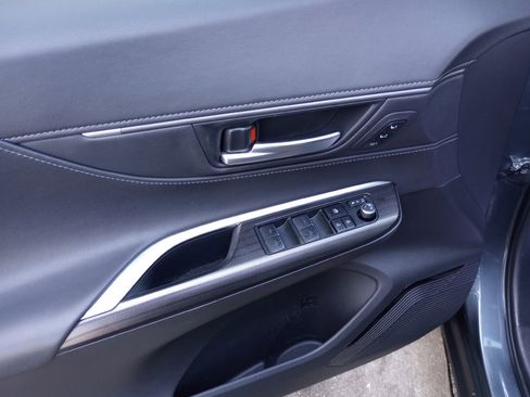 Used 2024 Toyota Venza Limited image 36