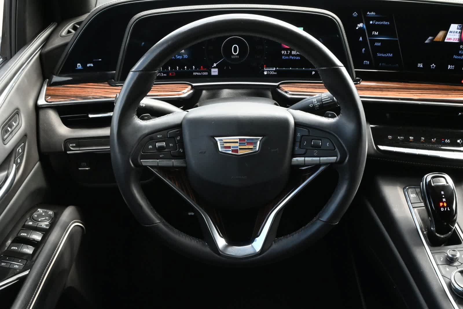 Used 2024 Cadillac Escalade Luxury RWD image 9