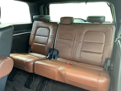 Used 2022 Lincoln Navigator Reserve image 21