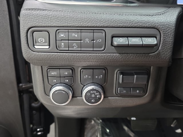 Used 2021 GMC Yukon Denali w/ Denali Premium Package AWD/4WD image 26