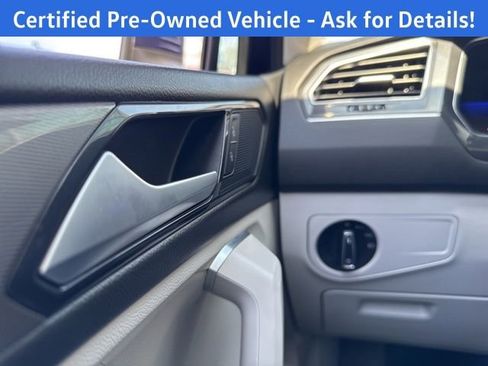 Used 2023 Volkswagen Tiguan SE image 17