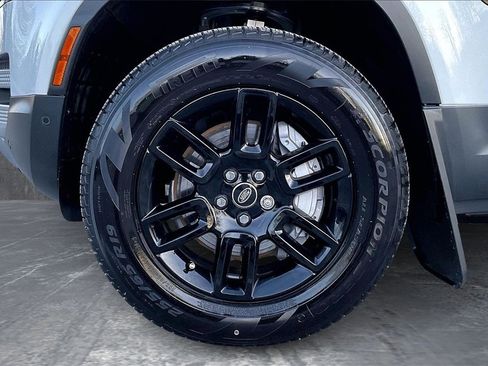 Used 2025 Land Rover Defender 110 S image 33