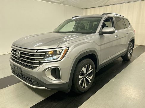 Certified 2024 Volkswagen Atlas SE image 7