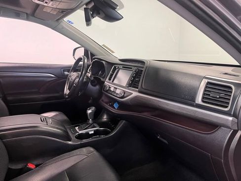 Used 2017 Toyota Highlander Limited Platinum w/ Carpet Mat Package image 11