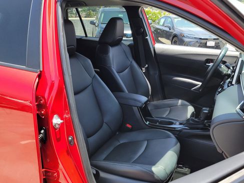 Certified 2024 Toyota Corolla Cross XLE image 14