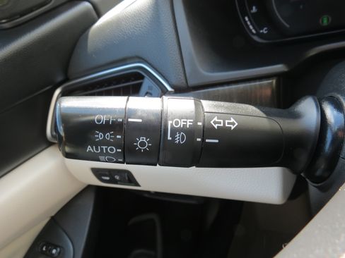 Used 2018 Honda Accord EX image 16