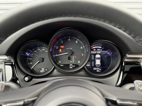 New 2026 Porsche Macan image 23