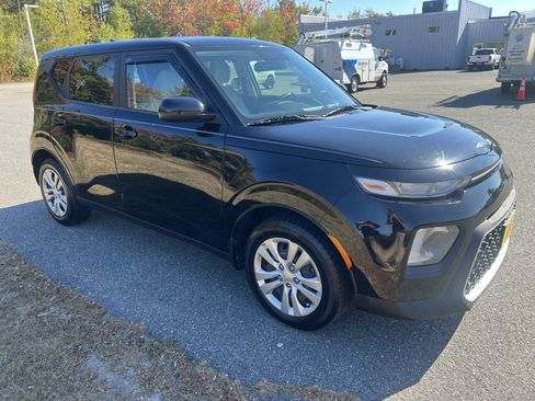 Used 2020 Kia Soul LX image 1