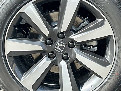 New 2025 Honda Pilot Touring image 4