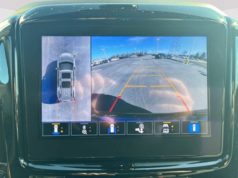 Certified 2023 Chevrolet Traverse LT w/ Rear Camera Mirror Package image 14
