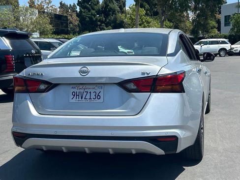 Used 2024 Nissan Altima 2.5 SV FWD image 3