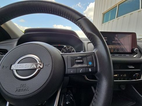Used 2024 Nissan Rogue SV w/ SV Premium Package FWD image 12