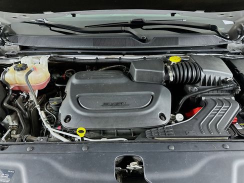 Used 2022 Chrysler Pacifica Touring-L FWD image 34