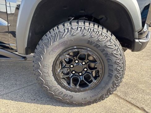 New 2026 Chevrolet Colorado ZR2 w/ ZR2 Bison Edition AWD/4WD image 15
