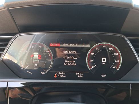 Used 2024 Audi Q8 e-tron Premium Plus image 20