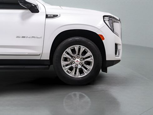 Used 2023 GMC Yukon XL Denali AWD/4WD image 7