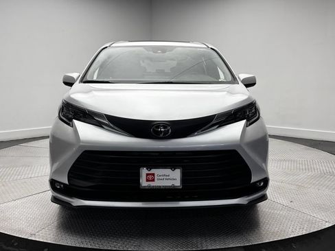 Used 2026 Toyota Sienna XLE FWD image 48
