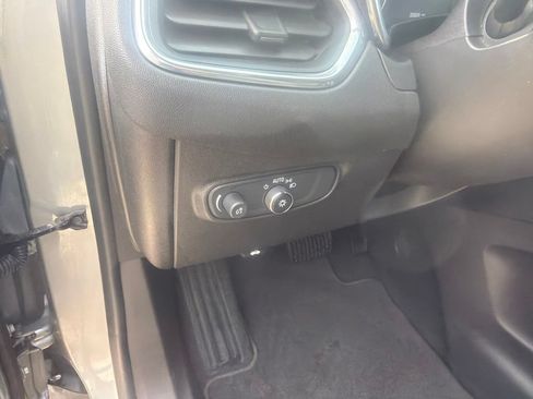 Used 2023 Chevrolet Equinox LT FWD image 22