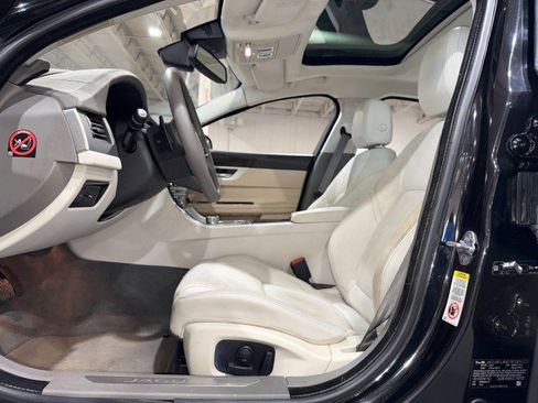 Used 2016 Jaguar XF Prestige image 40