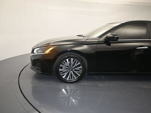 Used 2023 Nissan Altima 2.5 SV FWD image 9