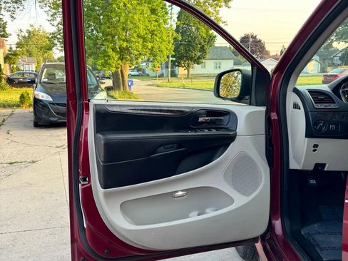 Used 2011 Dodge Grand Caravan Mainstreet w/ PWR Convenience Group image 10