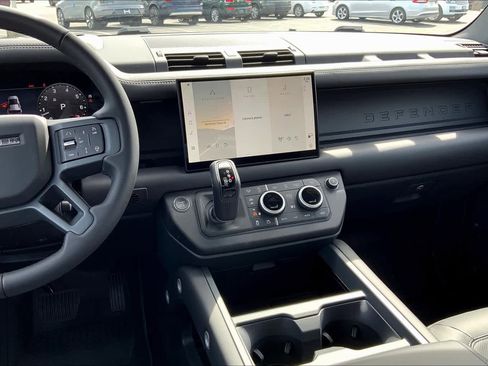 Used 2025 Land Rover Defender 110 X-Dynamic SE image 8