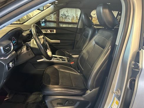 Used 2023 Ford Explorer Limited w/ Equipment Group 301A image 16