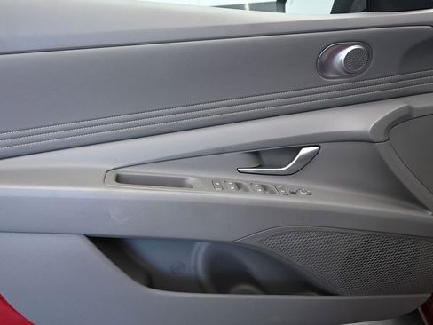 Used 2025 Hyundai Elantra SEL image 21