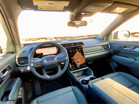 New 2026 GMC Terrain AT4 w/ LPO, Black Badging Package image 32