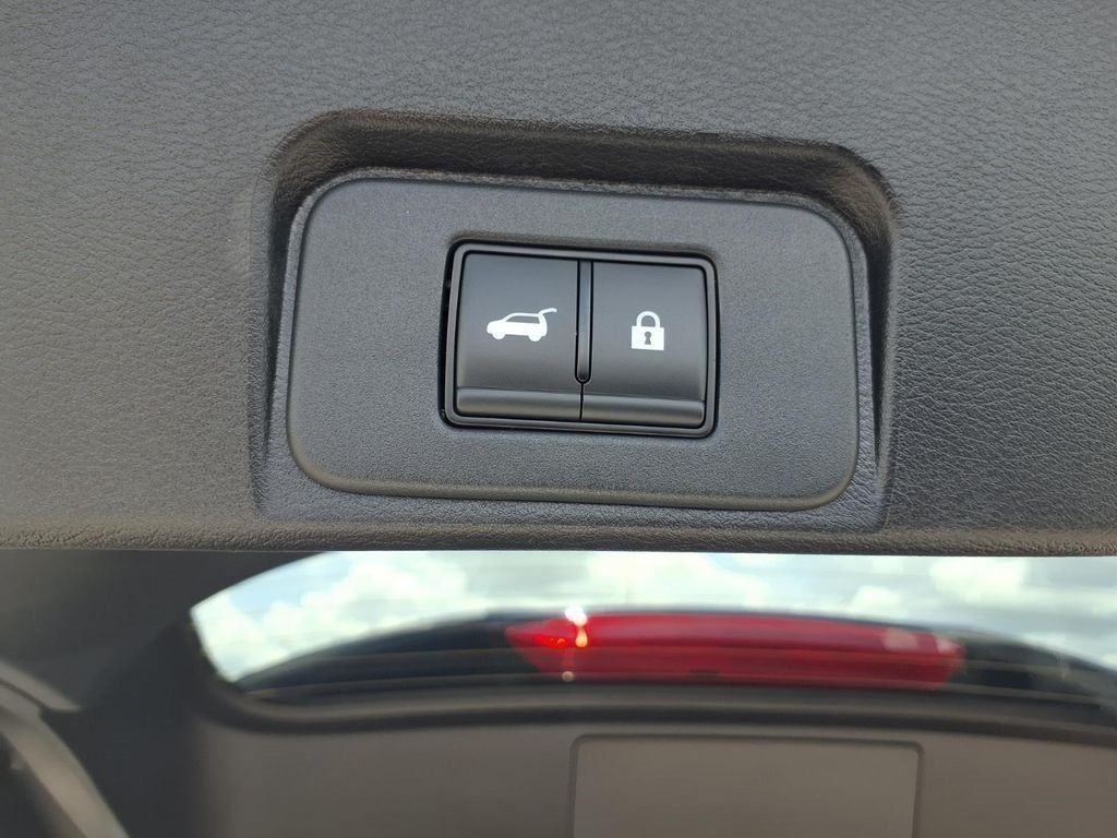 Used 2026 Nissan Rogue SV FWD image 21