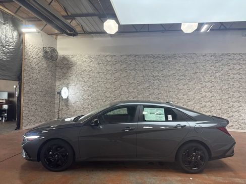 New 2026 Hyundai Elantra SEL Sport FWD image 4
