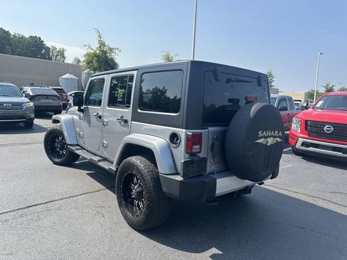 Used 2015 Jeep Wrangler Unlimited Sahara w/ Connectivity Group AWD/4WD image 8