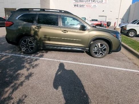 Used 2025 Subaru Ascent Limited AWD/4WD image 10