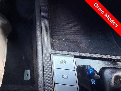 Used 2023 Hyundai Elantra SE w/ Preferred Accessory Package FWD image 14
