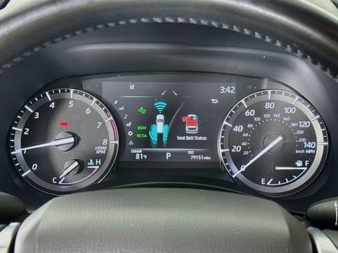 Used 2021 Toyota Highlander XLE AWD/4WD image 14