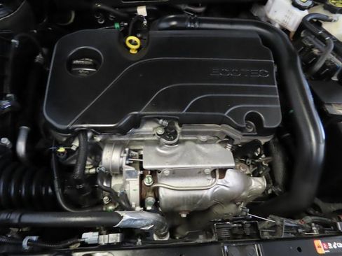 Used 2023 Chevrolet Malibu LT image 34