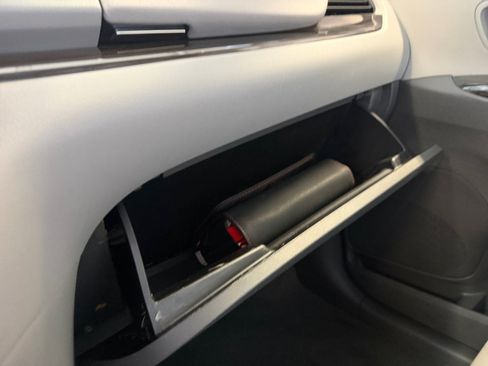 Used 2016 Toyota Sienna XLE Premium FWD image 38