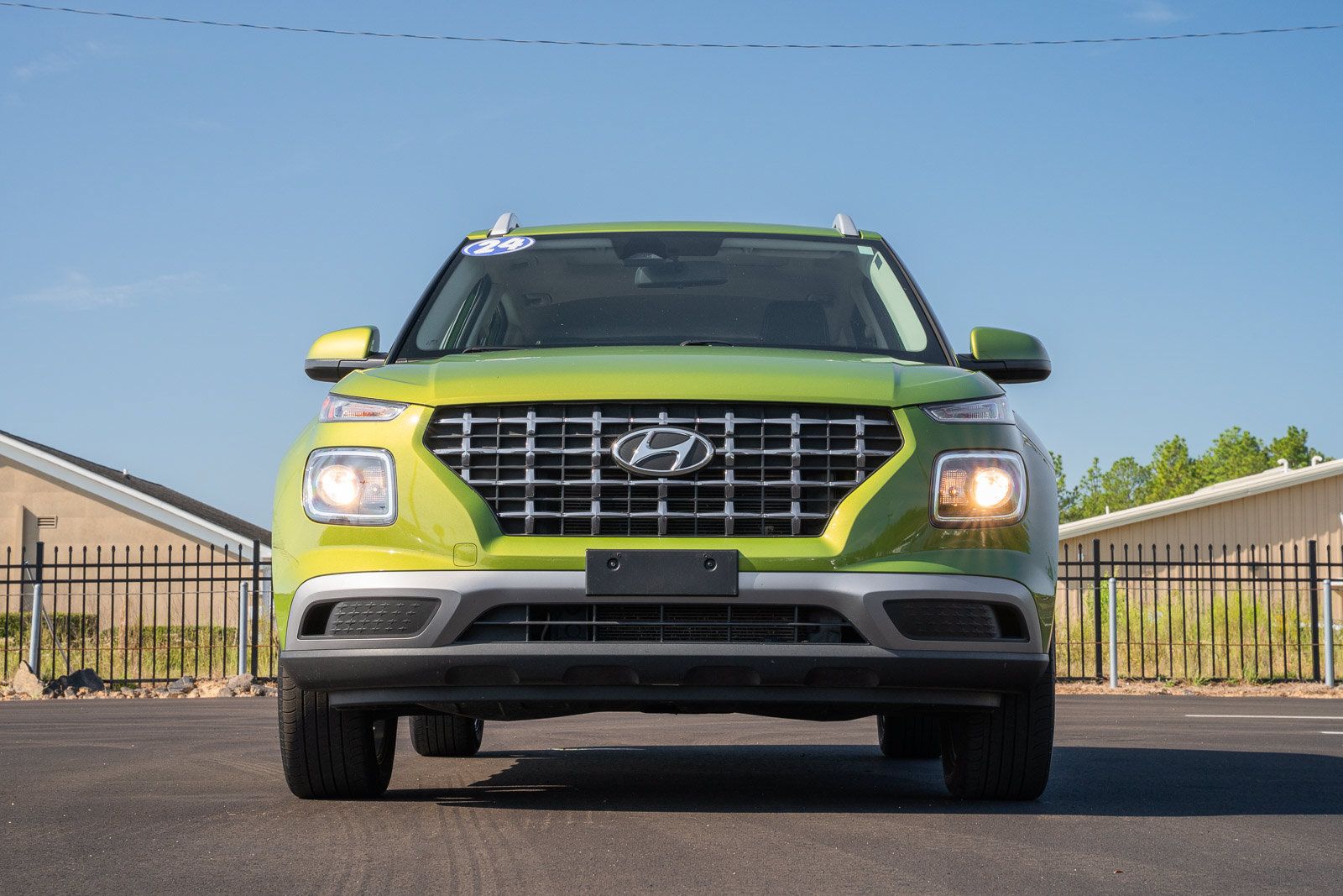 Used 2024 Hyundai Venue SEL FWD image 2