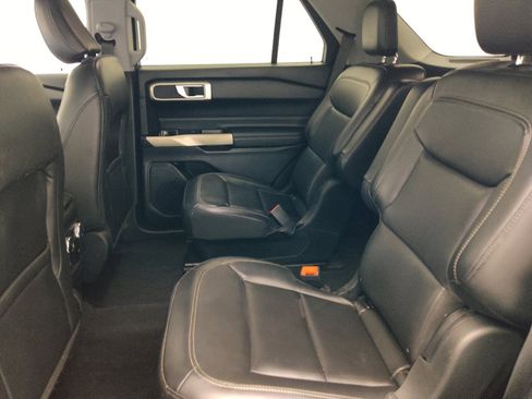 Used 2022 Ford Explorer XLT w/ Equipment Group 202A RWD image 18