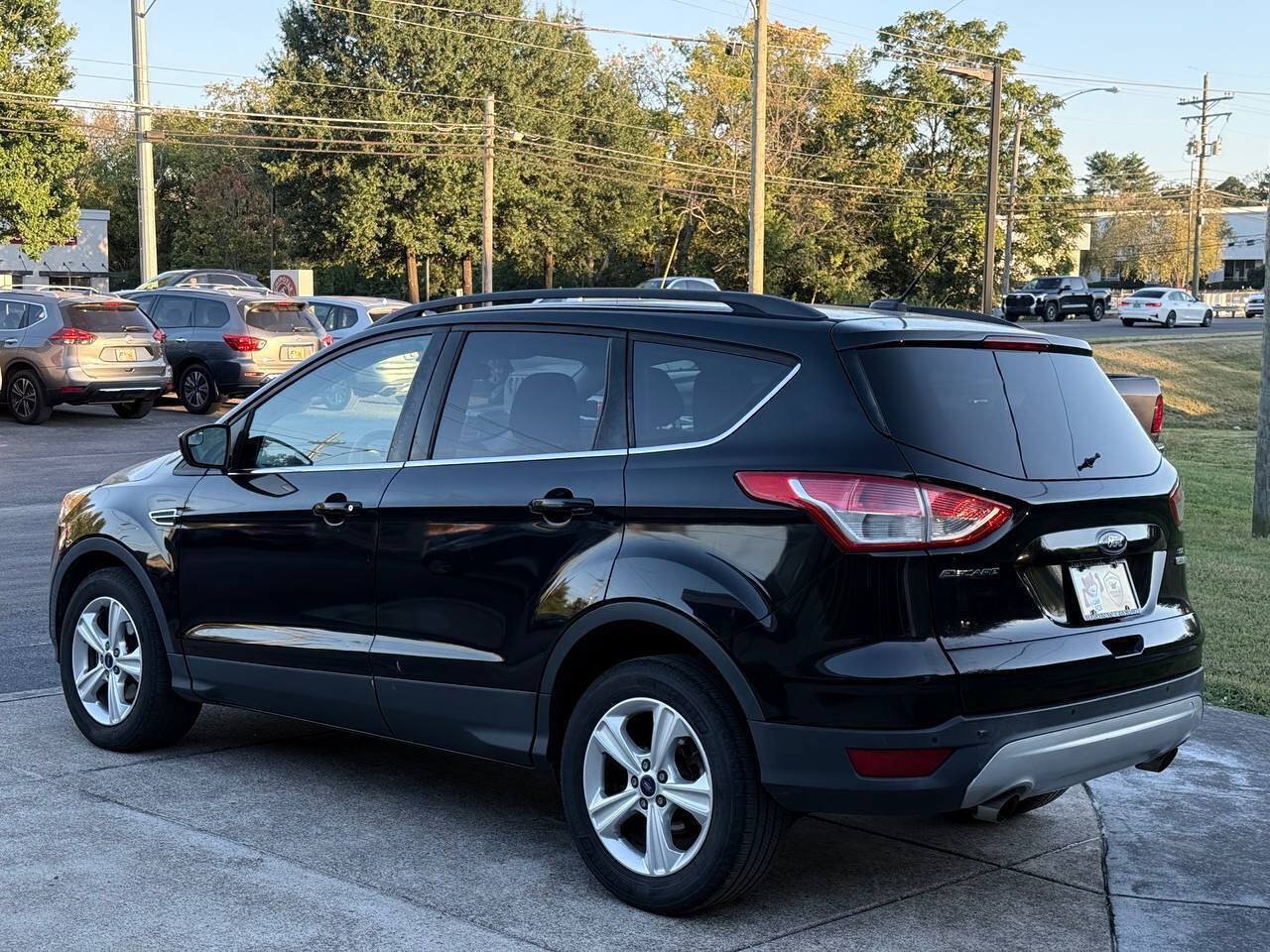 Used 2016 Ford Escape SE w/ Equipment Group 201A FWD image 3