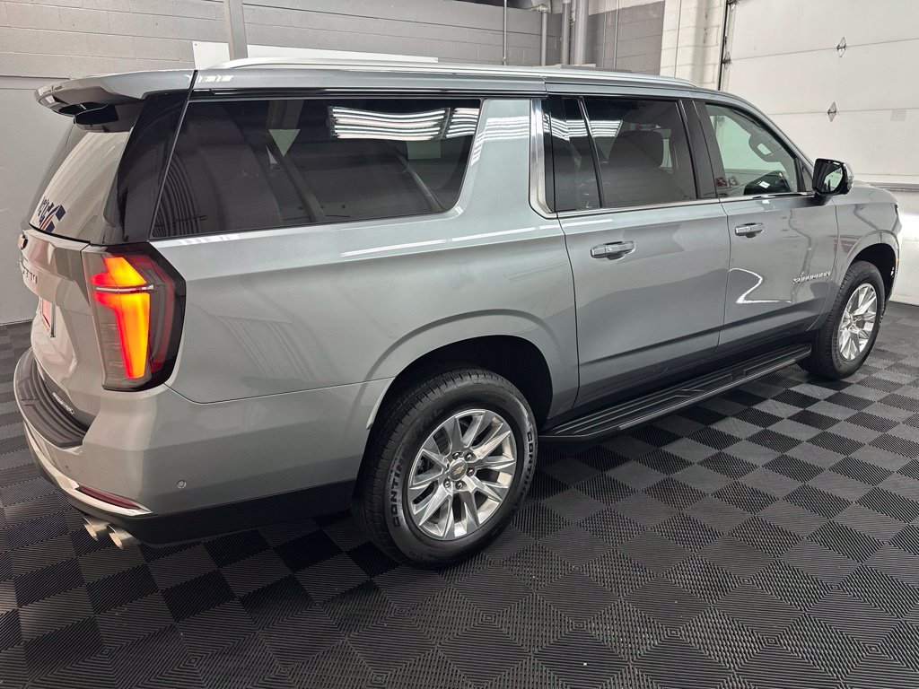 Used 2025 Chevrolet Suburban Premier AWD/4WD image 10