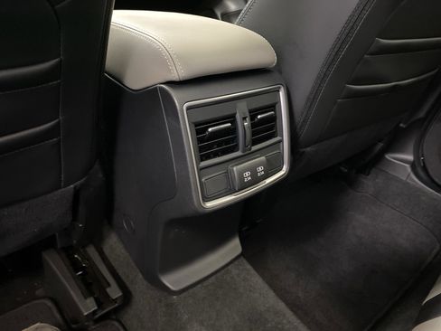 Used 2024 Subaru Forester Limited image 24