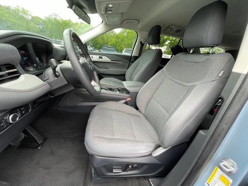 Used 2025 Ford Explorer Active RWD image 27