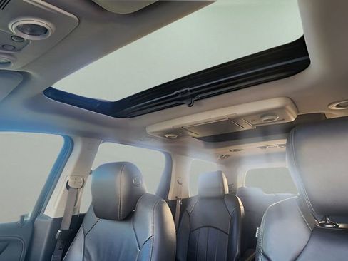 Used 2015 GMC Acadia SLT image 20