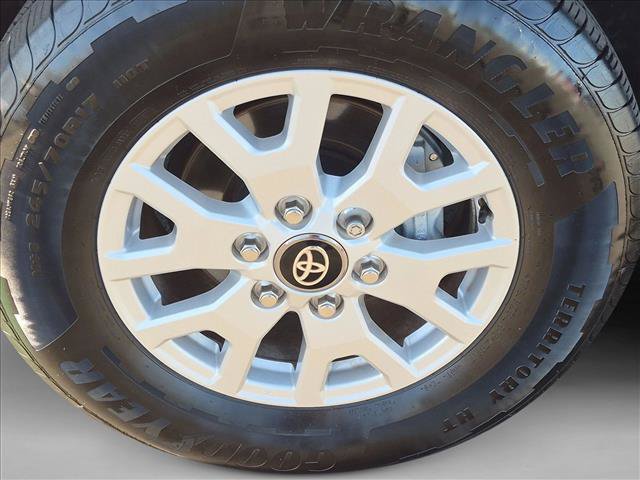 Certified 2025 Toyota Tacoma SR5 AWD/4WD image 23