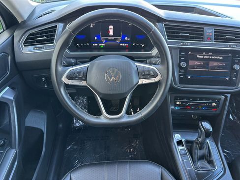 Used 2023 Volkswagen Tiguan SE image 16