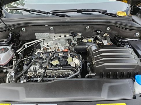 Used 2025 Volkswagen Atlas Cross Sport SE image 23