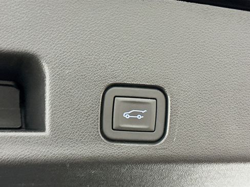 Used 2025 Buick Enclave Preferred image 32