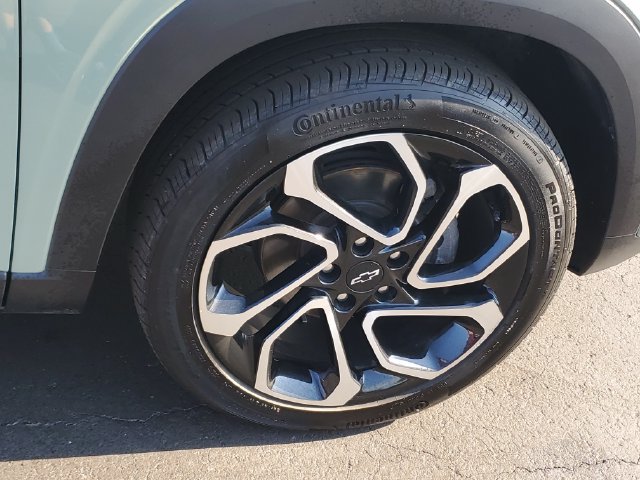 Used 2024 Chevrolet Trax RS w/ Sunroof Package FWD image 6