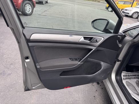 Used 2017 Volkswagen Golf S FWD image 14